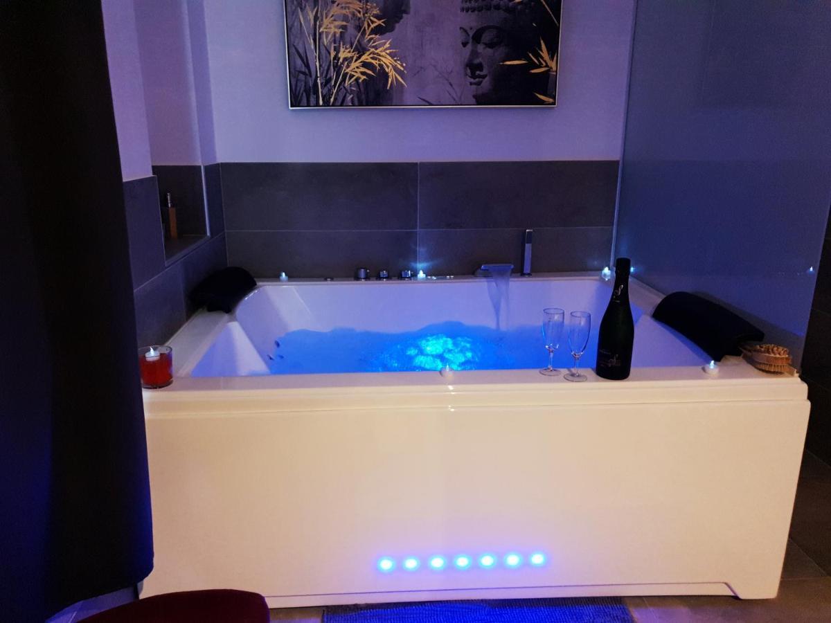 Elle & Lui En Jacuzzi Hotel Bernis Exterior photo