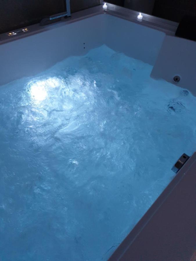 Elle & Lui En Jacuzzi Hotel Bernis Exterior photo